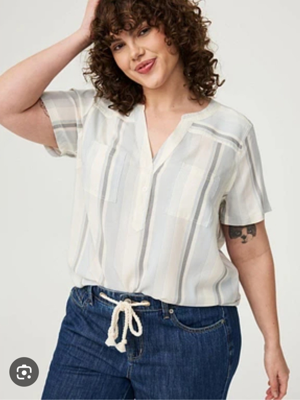 Torrid NWOT Sz 1 Striped Short-Sleeve V-Neck Blouse - White, Light Blue, Gray